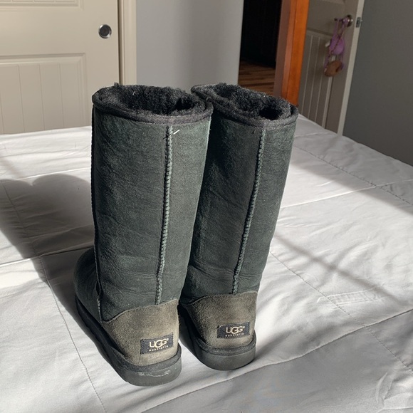 High black size 7 UGGS boots great condition - Picture 3 of 4